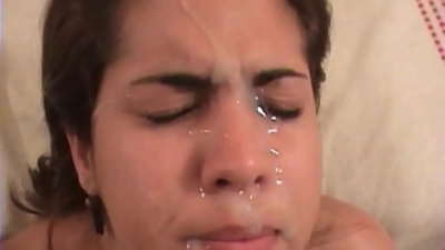 Лепа латино бринета има груб секс